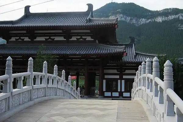【石嘴山市大连水库青石仿古栏杆厂家排名】消毒液细节决定品质真材实料